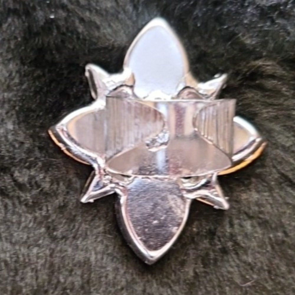 5 Vintage Costume Jewelry Brooches and one Ring - Picture 13 of 13